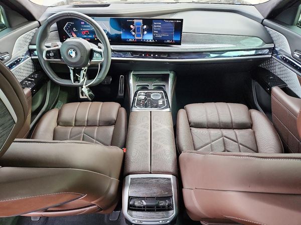 2023 BMW 760