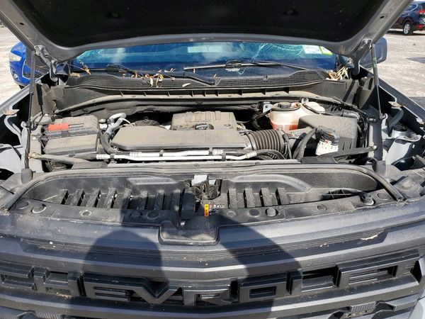2024 CHEVROLET SILVERADO Trail Boss Custom — Engine bay