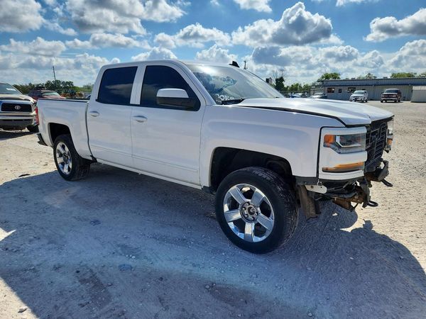 2018 CHEVROLET SILVERADO LT — Passenger 3/4