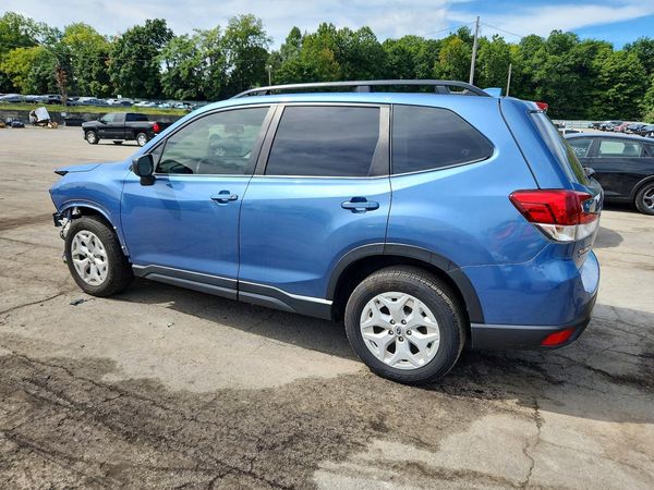2022 SUBARU FORESTER Base Plus