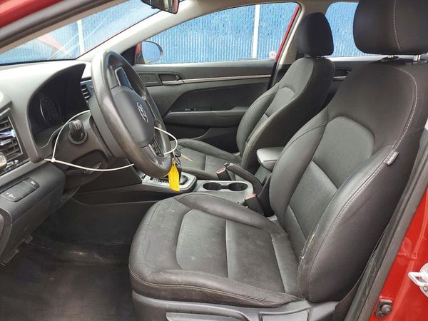 2017 HYUNDAI ELANTRA SE Base — DENT