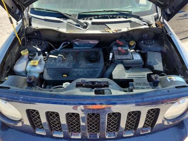 2016 JEEP PATRIOT Sport — Engine bay