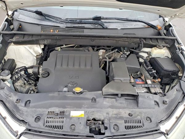 2015 TOYOTA HIGHLANDER Base/Hybrid — Engine bay