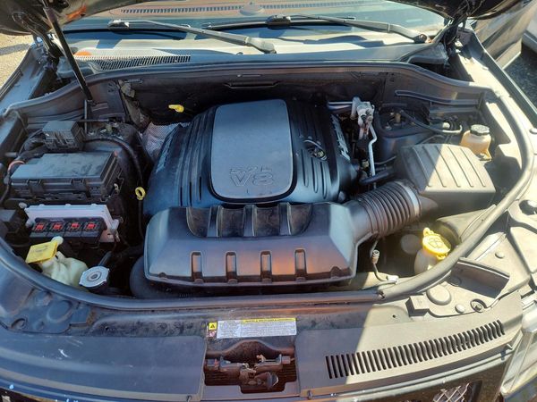 2012 JEEP CHEROKEE Overland — Engine bay