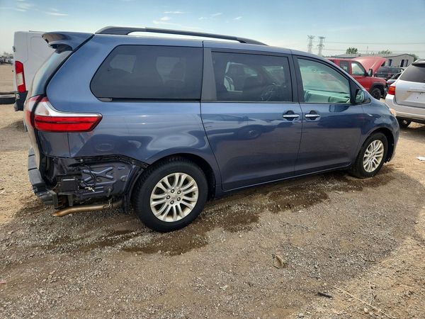 2015 TOYOTA SIENNA