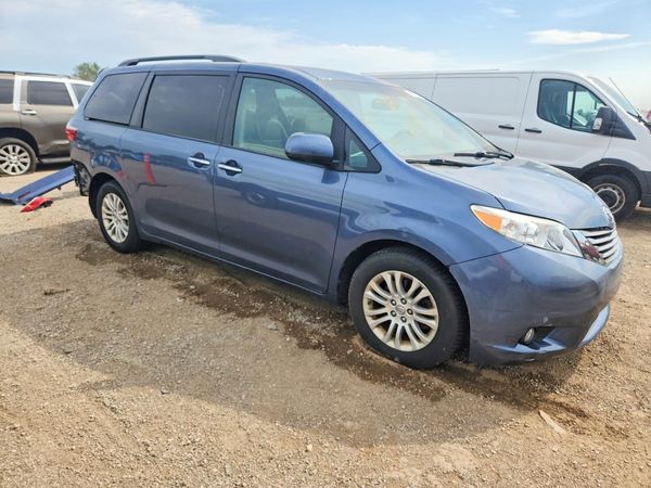 2015 TOYOTA SIENNA
