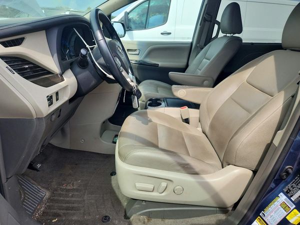 2015 TOYOTA SIENNA