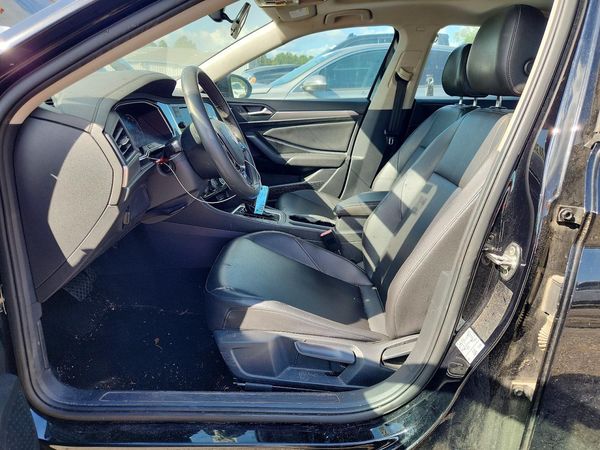 2020 VOLKSWAGEN JETTA S, SE, R-Line — DENT