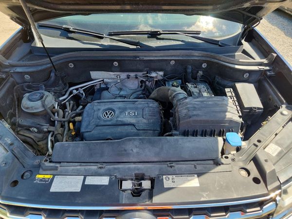 2018 VOLKSWAGEN ATLAS SE — Engine bay