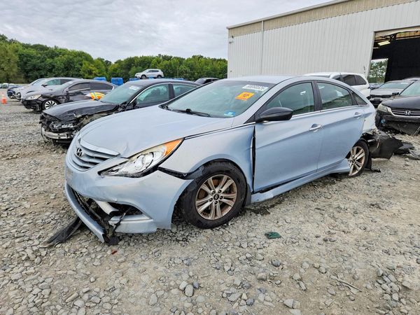 2013 HYUNDAI SONATA GLS/ GLS Popular — Front 3/4