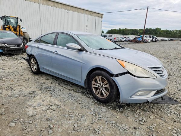 2013 HYUNDAI SONATA GLS/ GLS Popular — Passenger 3/4