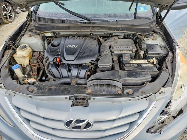 2013 HYUNDAI SONATA GLS/ GLS Popular — Engine bay