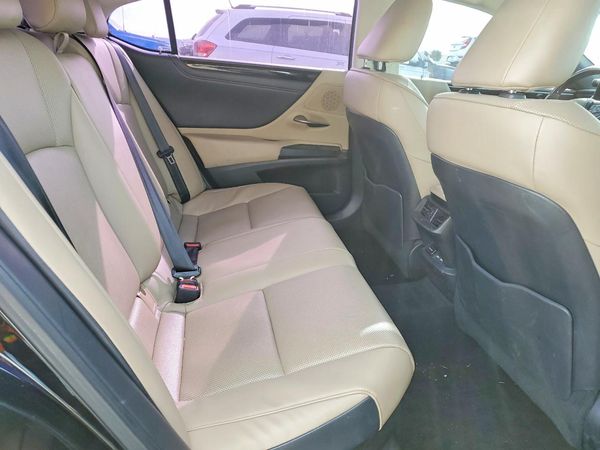 2020 LEXUS ES 300h Premium