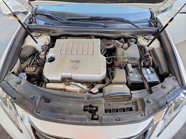 2018 LEXUS ES 350 — Engine bay