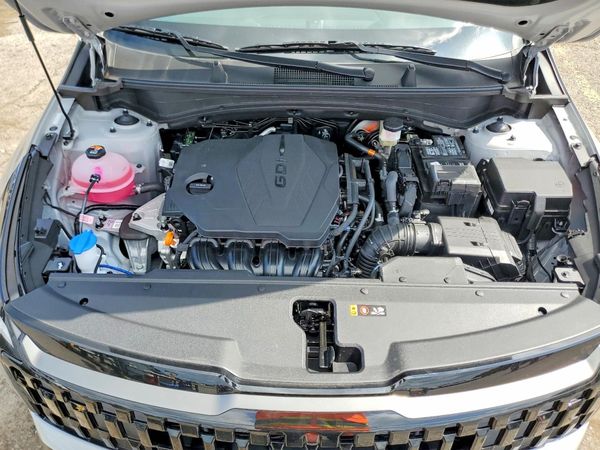 2026 KIA SPORTAGE X-LINE — Engine bay