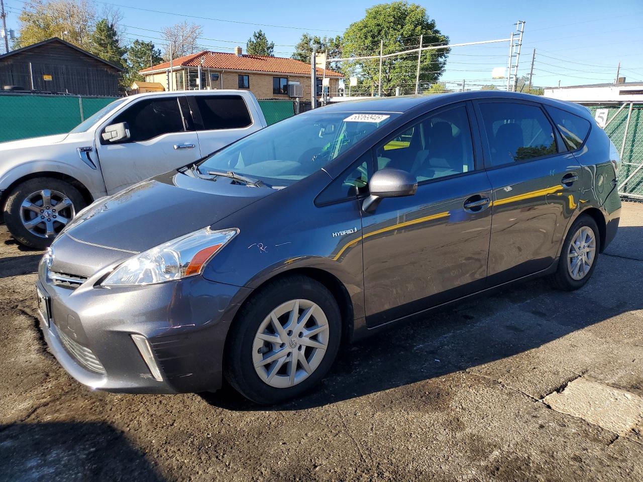 2014 TOYOTA PRIUS — Front 3/4