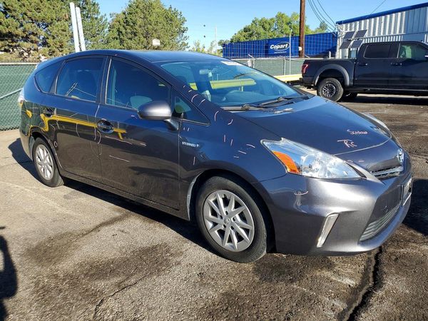 2014 TOYOTA PRIUS — Passenger 3/4