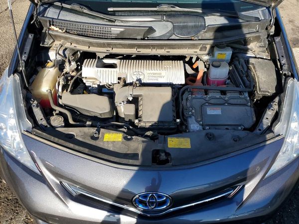2014 TOYOTA PRIUS — Engine bay
