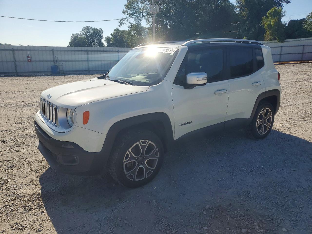 2016 JEEP RENEGADE Limited — Front 3/4