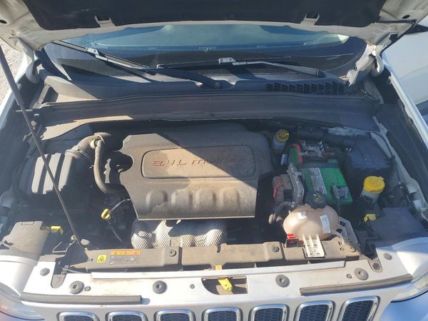 2016 JEEP RENEGADE Limited — Engine bay