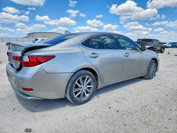 2017 LEXUS ES 300h