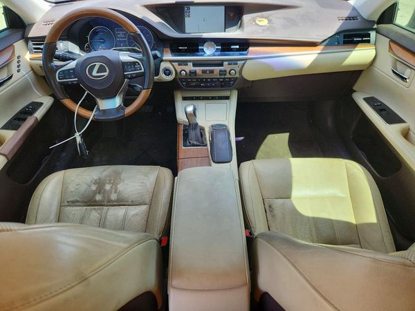 2017 LEXUS ES 300h