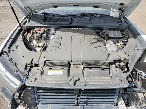 2018 AUDI Q7 — Engine bay