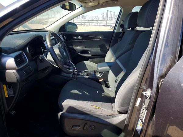 2017 KIA SORENTO L, LX — DENT