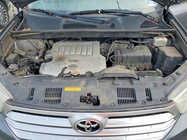 2012 TOYOTA HIGHLANDER Base/Hybrid — Engine bay