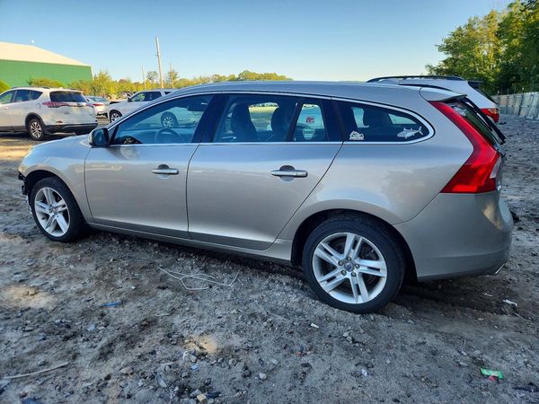 2015 VOLVO V60 Platinum (non R design)