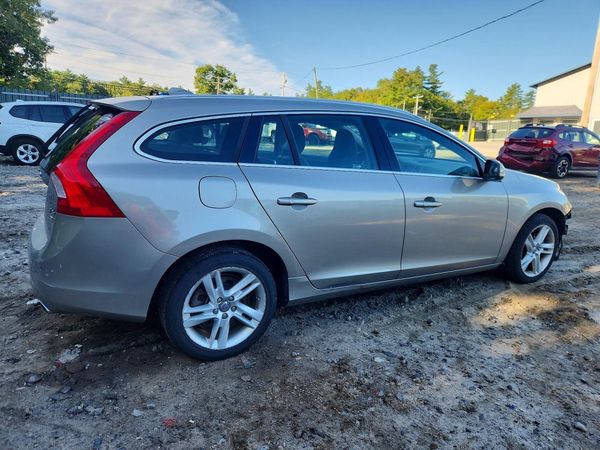 2015 VOLVO V60 Platinum (non R design)