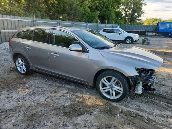 2015 VOLVO V60 Platinum (non R design)