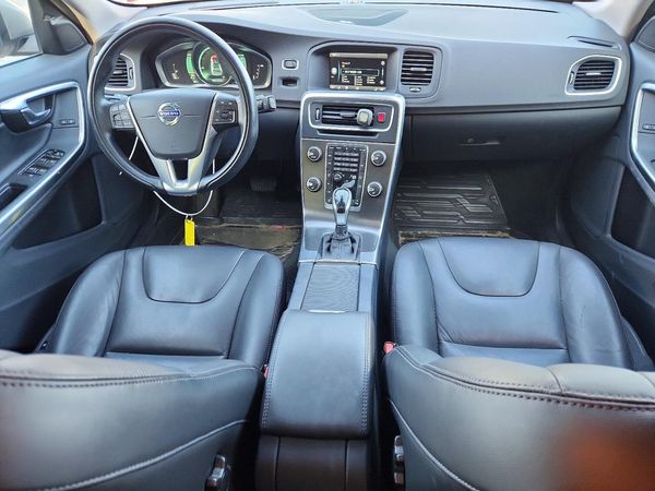2015 VOLVO V60 Platinum (non R design)
