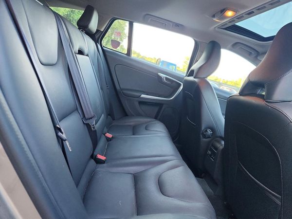 2015 VOLVO V60 Platinum (non R design)