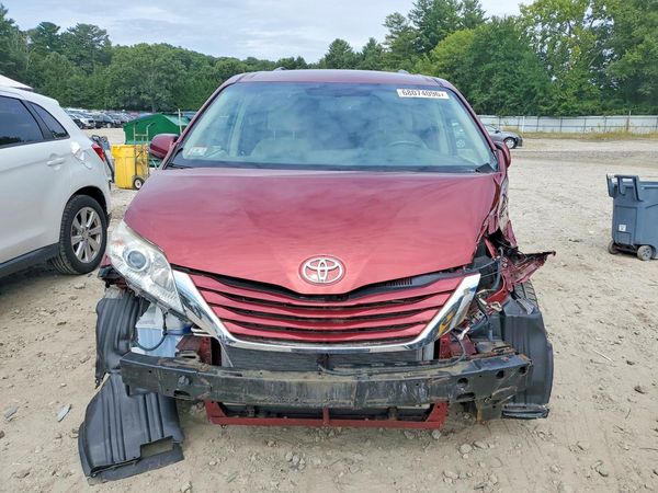 2015 TOYOTA SIENNA