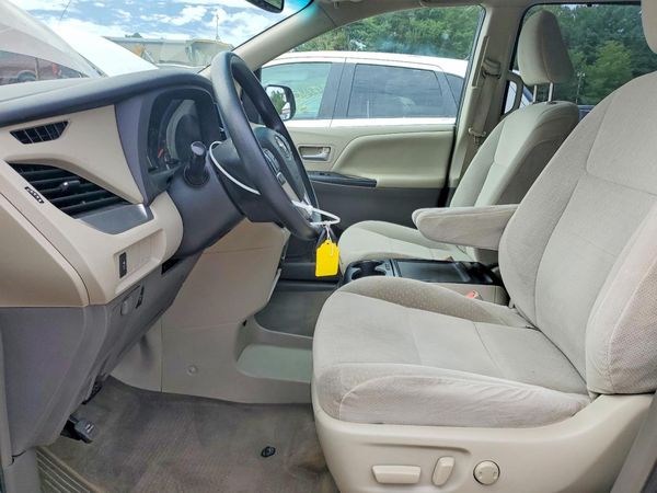 2015 TOYOTA SIENNA