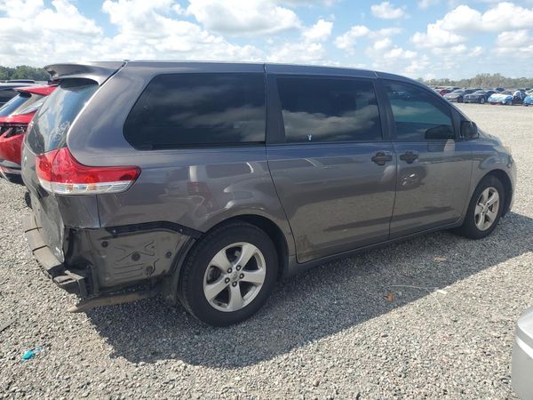 2014 TOYOTA SIENNA