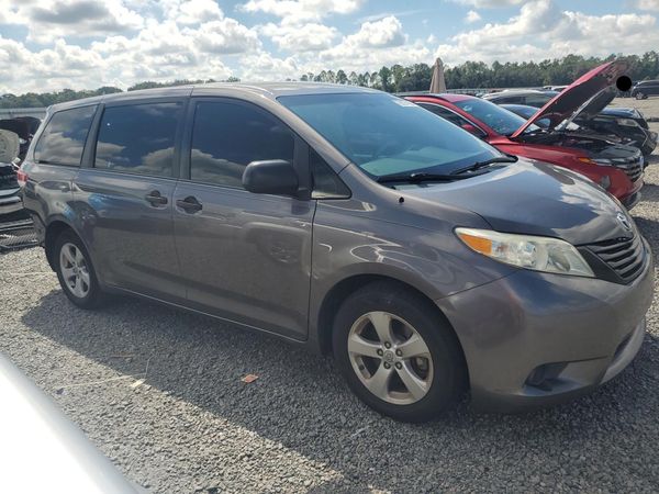 2014 TOYOTA SIENNA