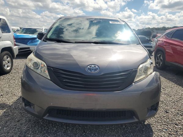 2014 TOYOTA SIENNA