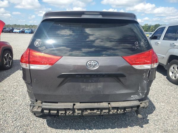 2014 TOYOTA SIENNA
