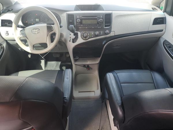 2014 TOYOTA SIENNA