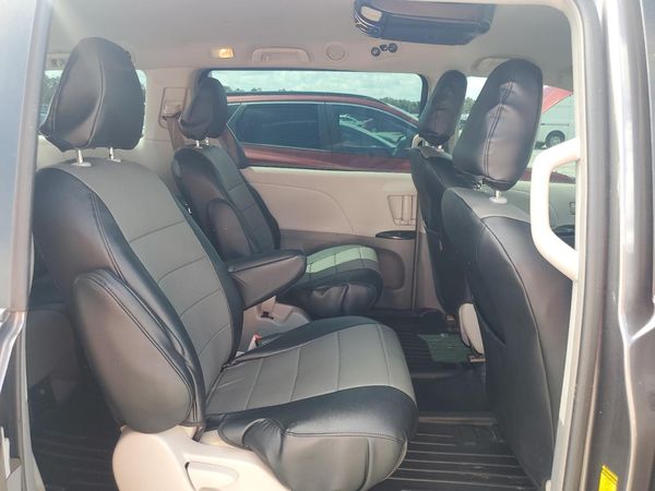 2014 TOYOTA SIENNA
