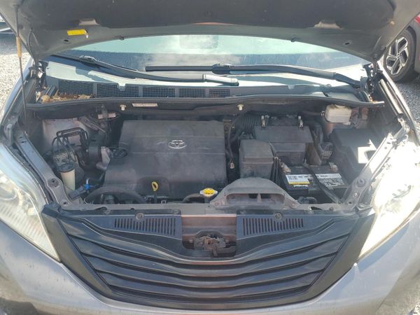 2014 TOYOTA SIENNA