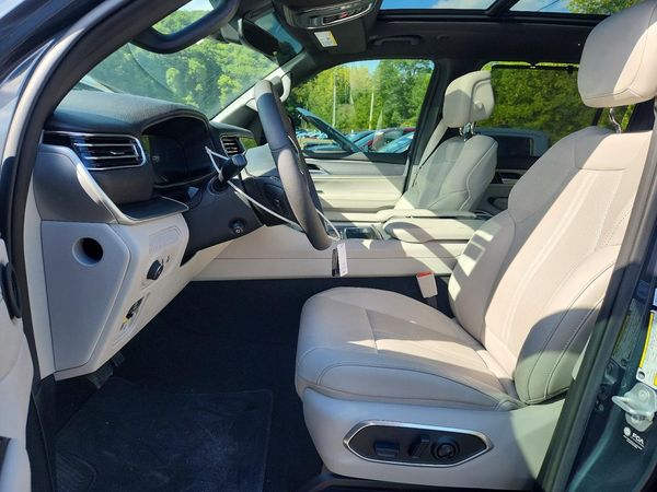 2025 JEEP WAGONEER