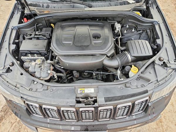 2020 JEEP CHEROKEE Limited — Engine bay
