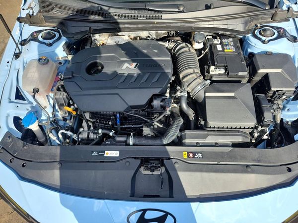 2025 HYUNDAI ELANTRA — Engine bay