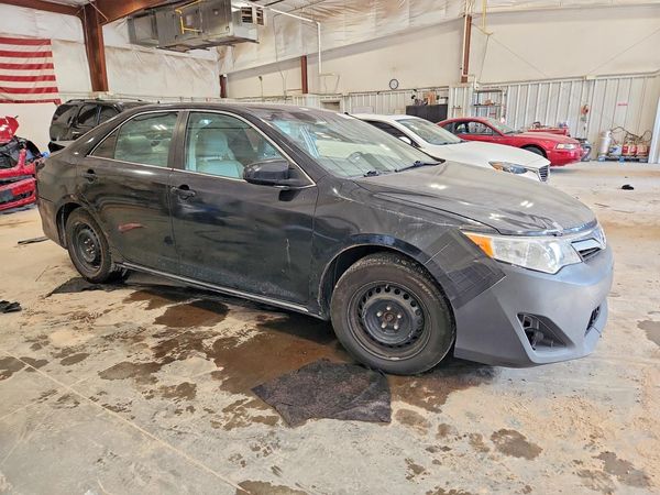 2014 TOYOTA CAMRY