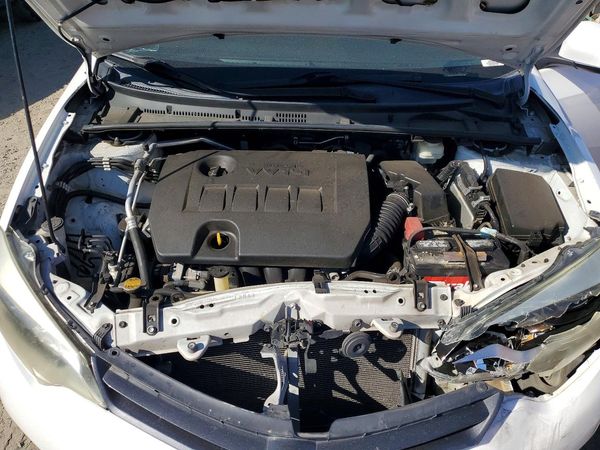 2015 TOYOTA COROLLA — Engine bay