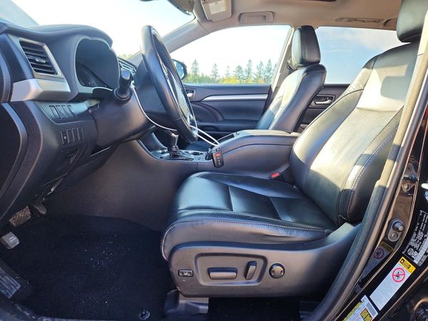 2018 TOYOTA HIGHLANDER XLE Hybrid — DENT