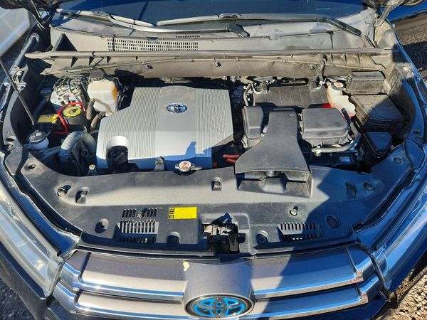 2018 TOYOTA HIGHLANDER XLE Hybrid — Engine bay